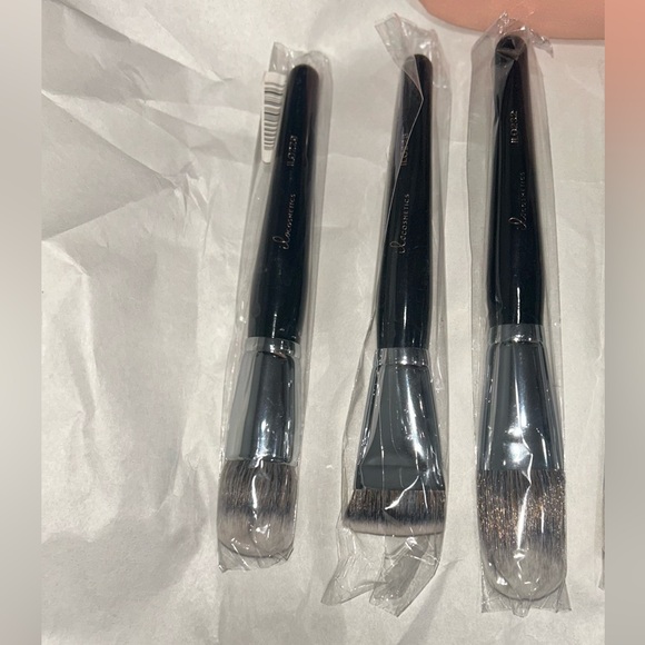 ILO Cosmetics The Ultimate 10-Pcs Makeup Brush Set with Punk Cosmetic Bag. BNIB - Picture 5 of 6